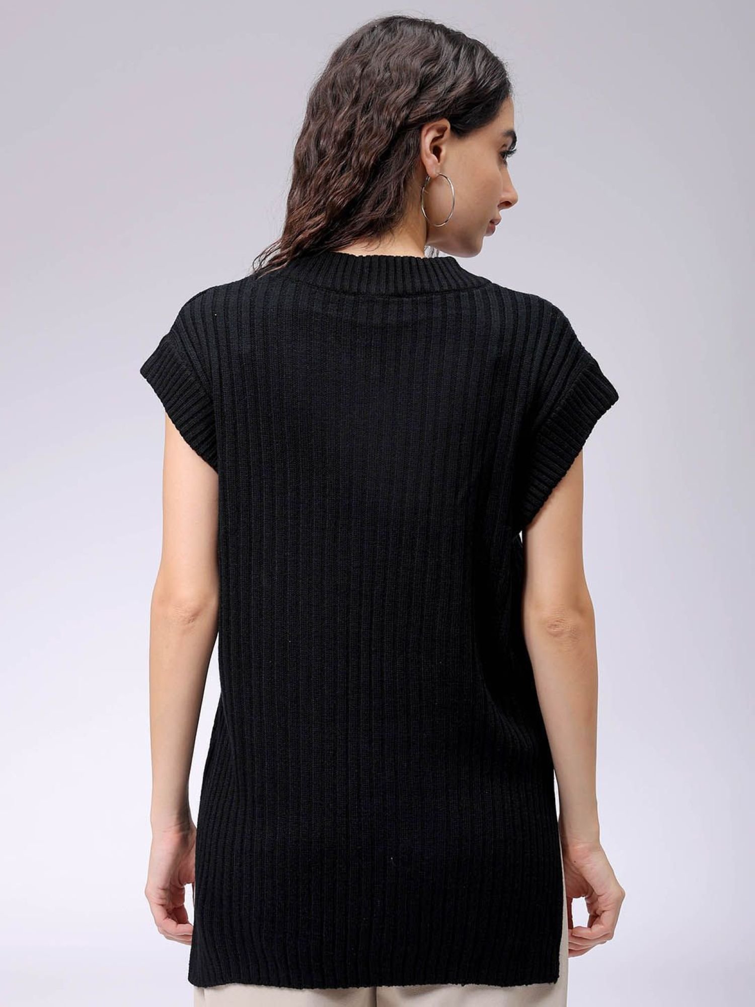 Black Solid Sweater with Long Sleeves