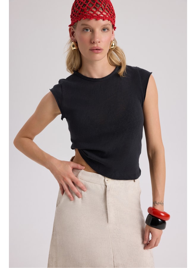 Black Solid Round Neck Fitted T-Shirt