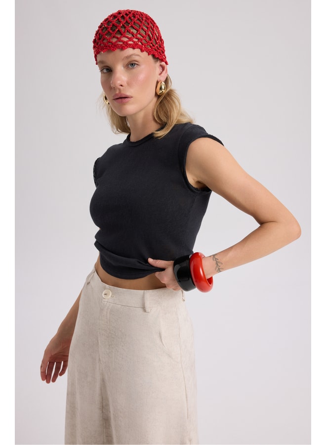Black Solid Round Neck Fitted T-Shirt