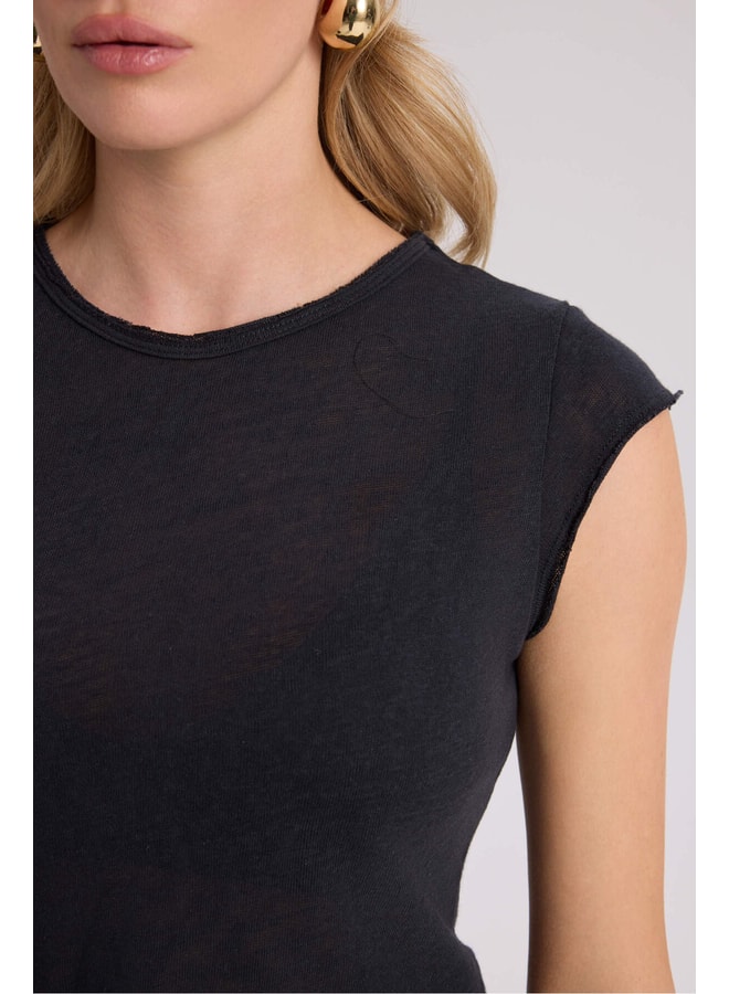 Black Solid Round Neck Fitted T-Shirt