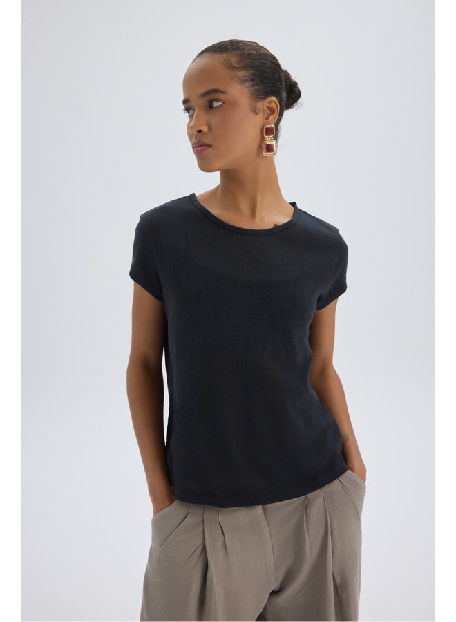 Black Solid Round Neck Fitted T-Shirt