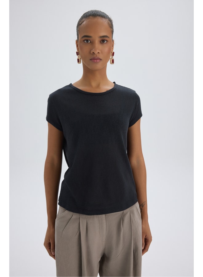 Black Solid Round Neck Fitted T-Shirt