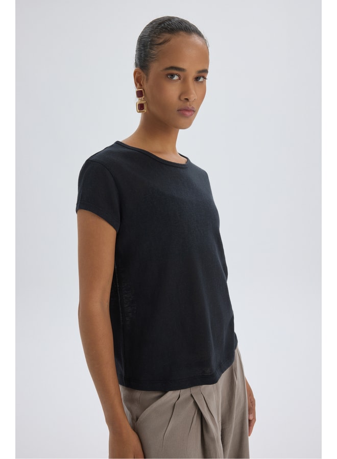 Black Solid Round Neck Fitted T-Shirt