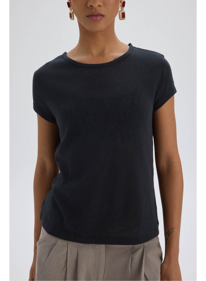 Black Solid Round Neck Fitted T-Shirt