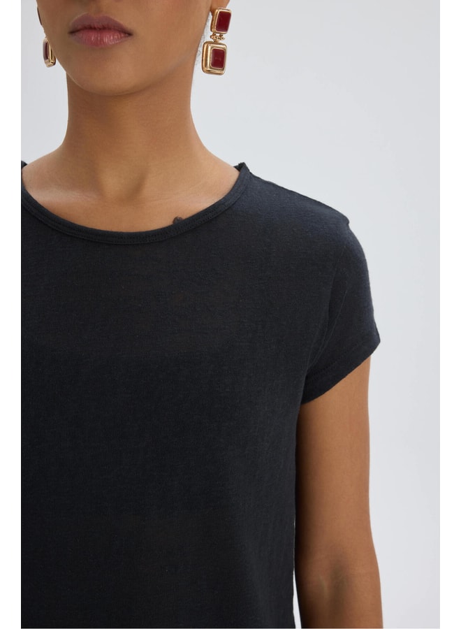 Black Solid Round Neck Fitted T-Shirt