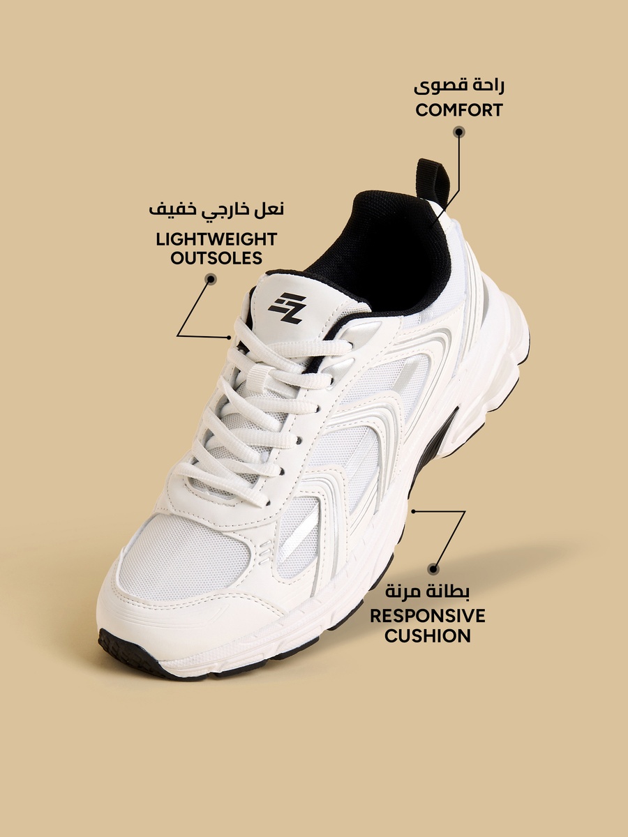 حذاء رياضي برباط وأجزاء متباينة
