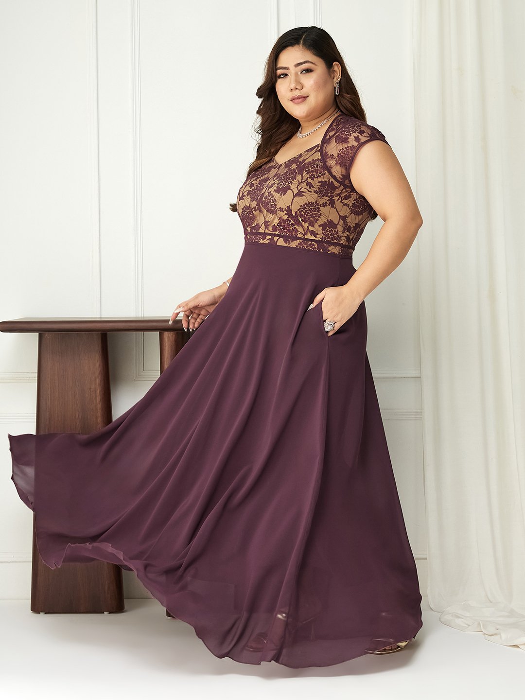 Burgundy Lace A-Line Maxi Dress with Short Sleeves