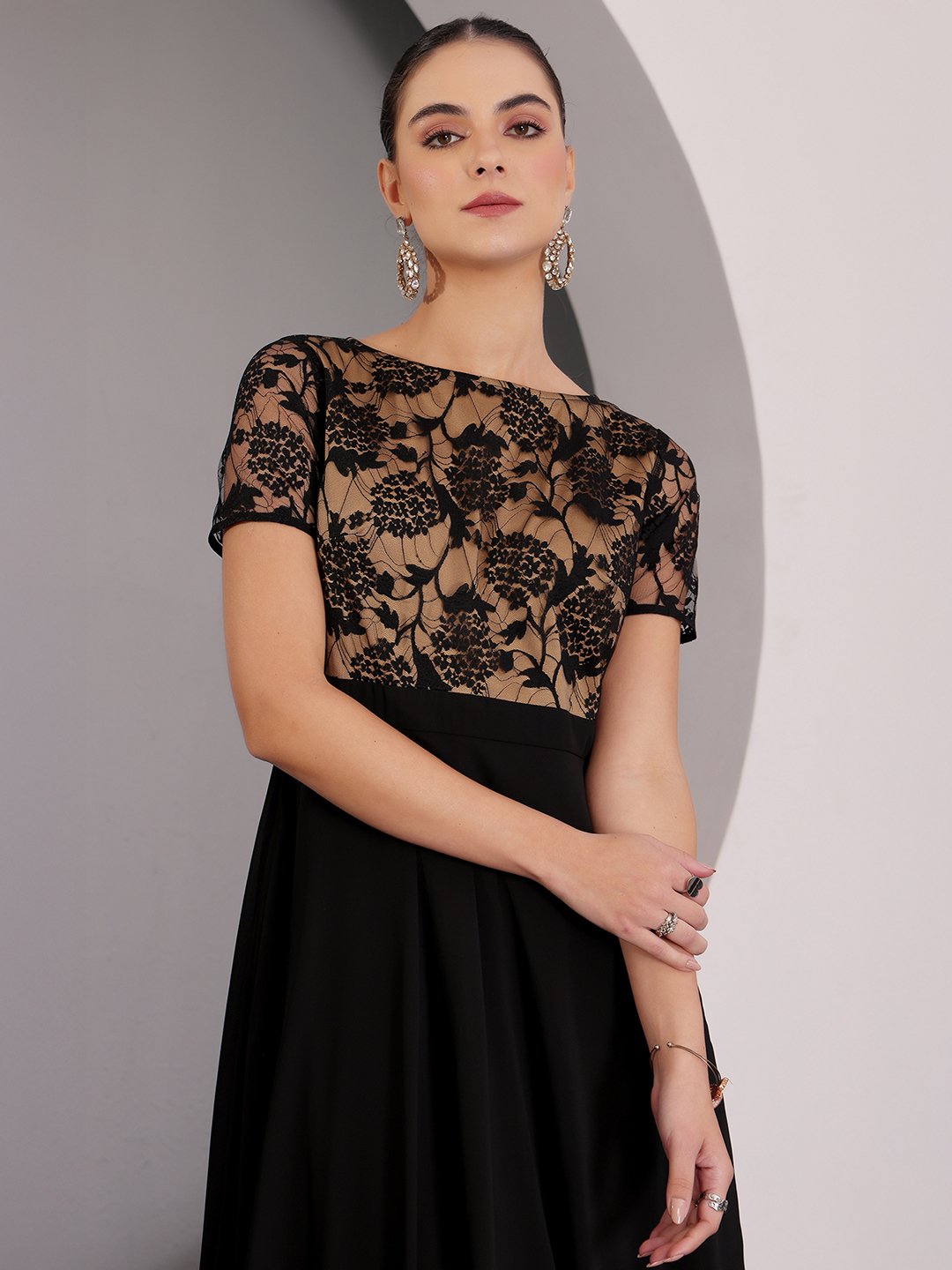 Black Lace A-Line Maxi Dress with Short Sleeves
