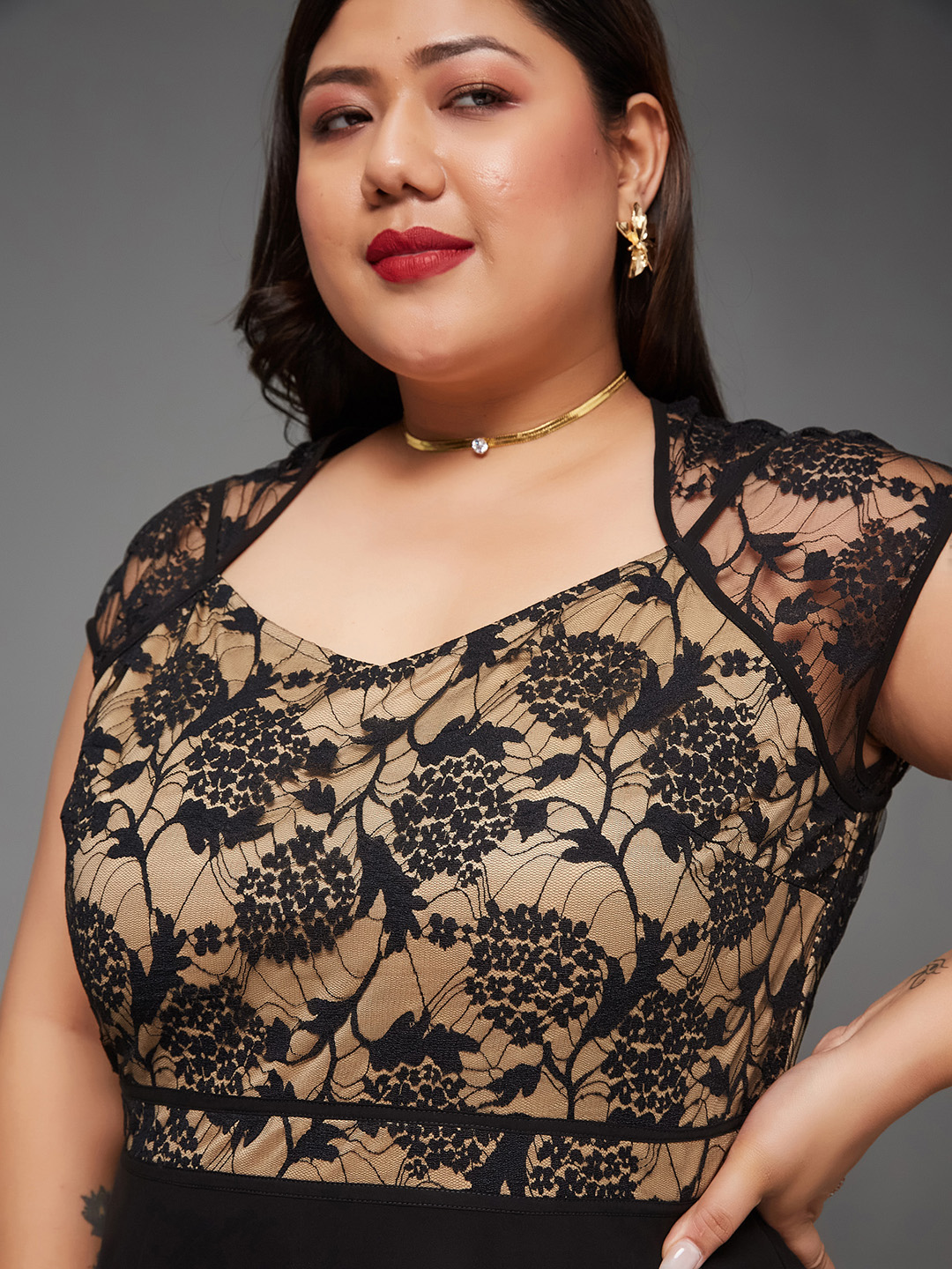 Black Lace A-Line Maxi Dress with Short Sleeves