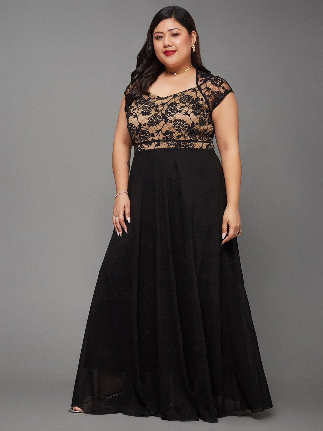 Black Lace A-Line Maxi Dress with Short Sleeves