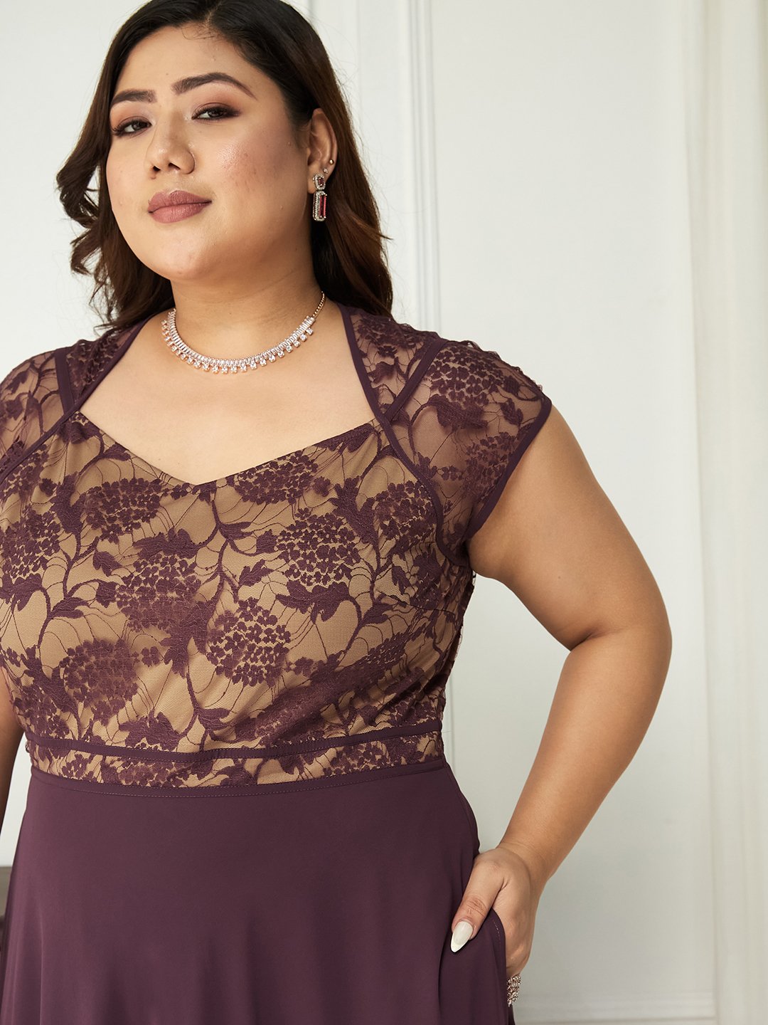 Burgundy Lace A-Line Maxi Dress with Short Sleeves