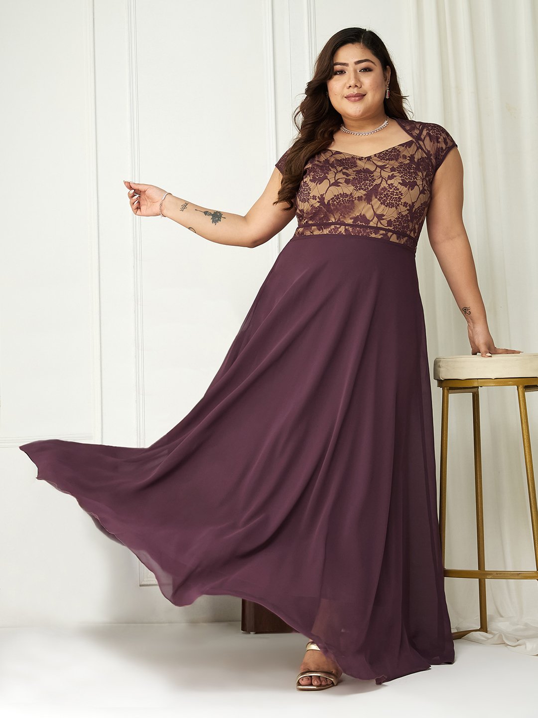 Burgundy Lace A-Line Maxi Dress with Short Sleeves