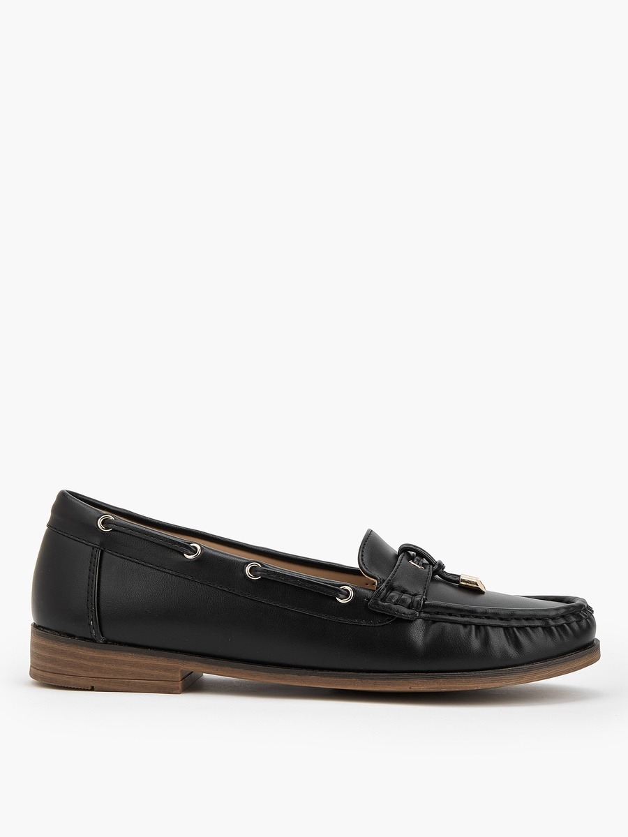 Women Tassel Accent Loafers