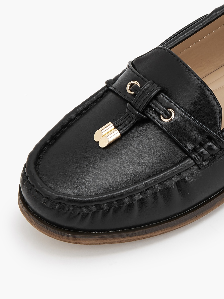 Women Tassel Accent Loafers