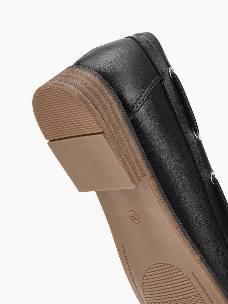 Women Tassel Accent Loafers