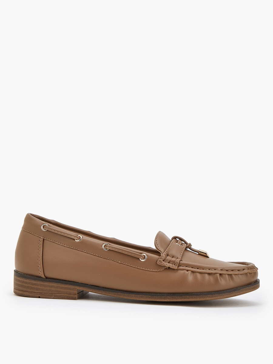 Women Tassel Accent Loafers