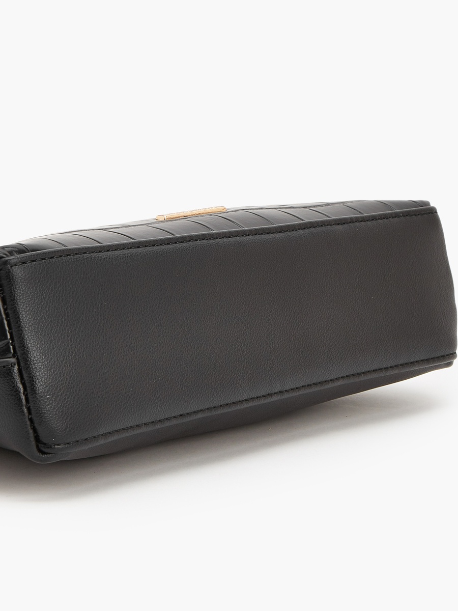 Textured Shoulder Bag With Chain Strap