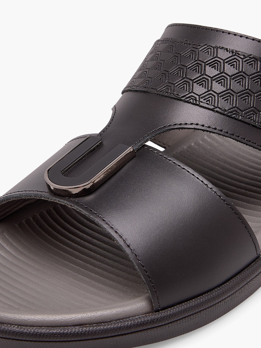Men Textured Leather Arabic Sandals