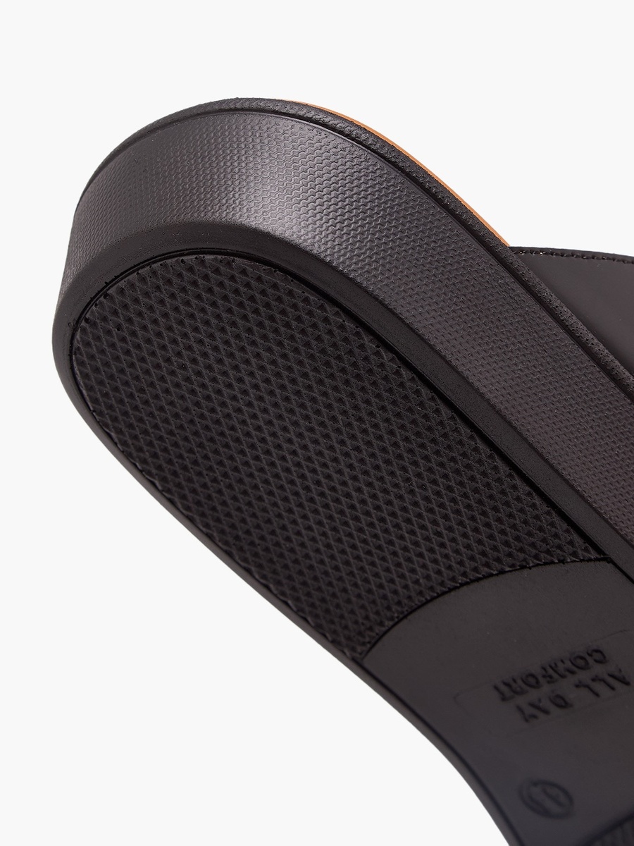 Men Solid Arabic Sandals