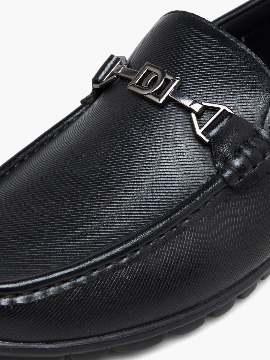 Men Metallic Accent Slip-On Loafers