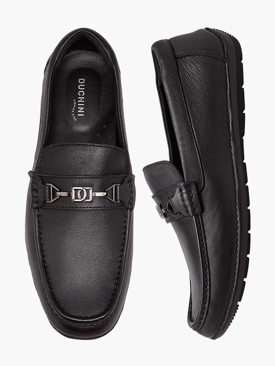 Men Metallic Accent Leather Loafers