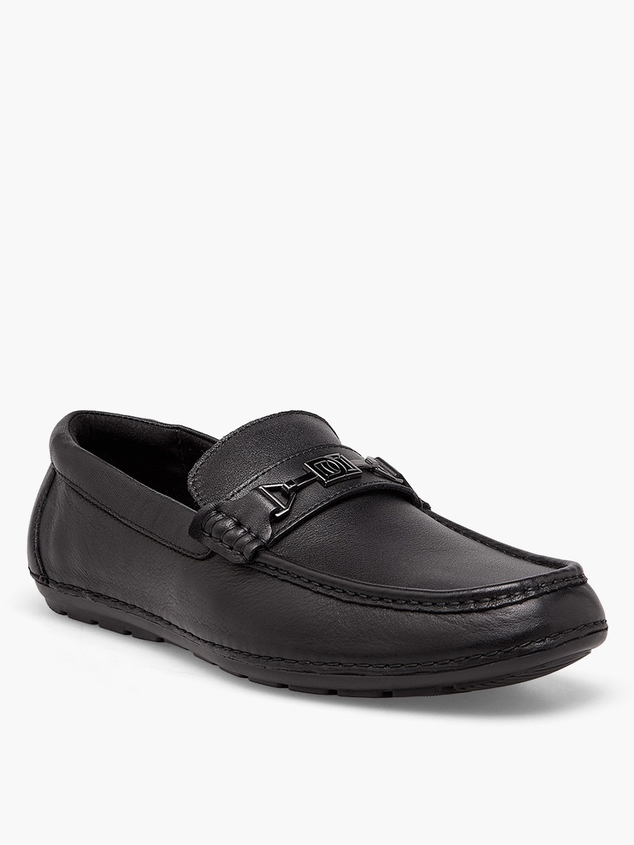 Men Metallic Accent Leather Loafers