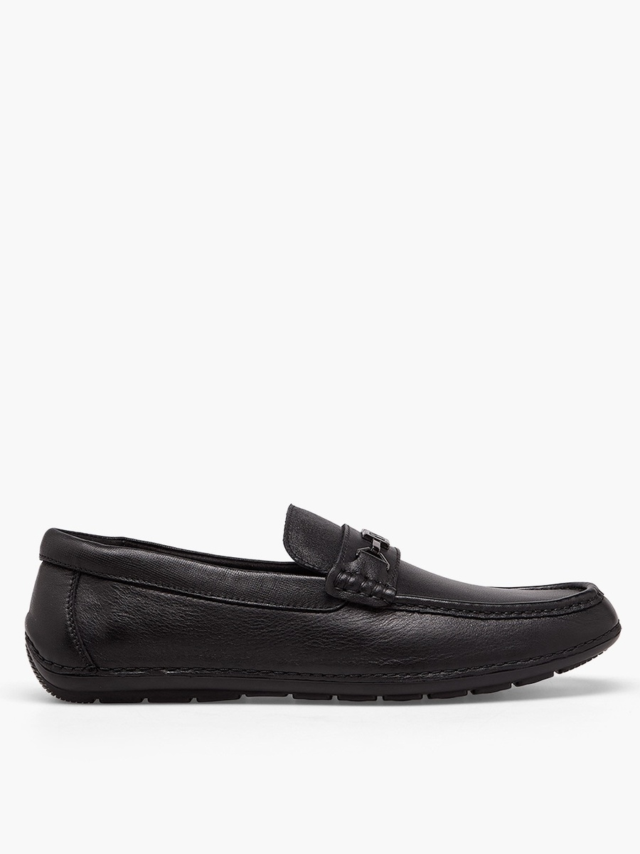 Men Metallic Accent Leather Loafers