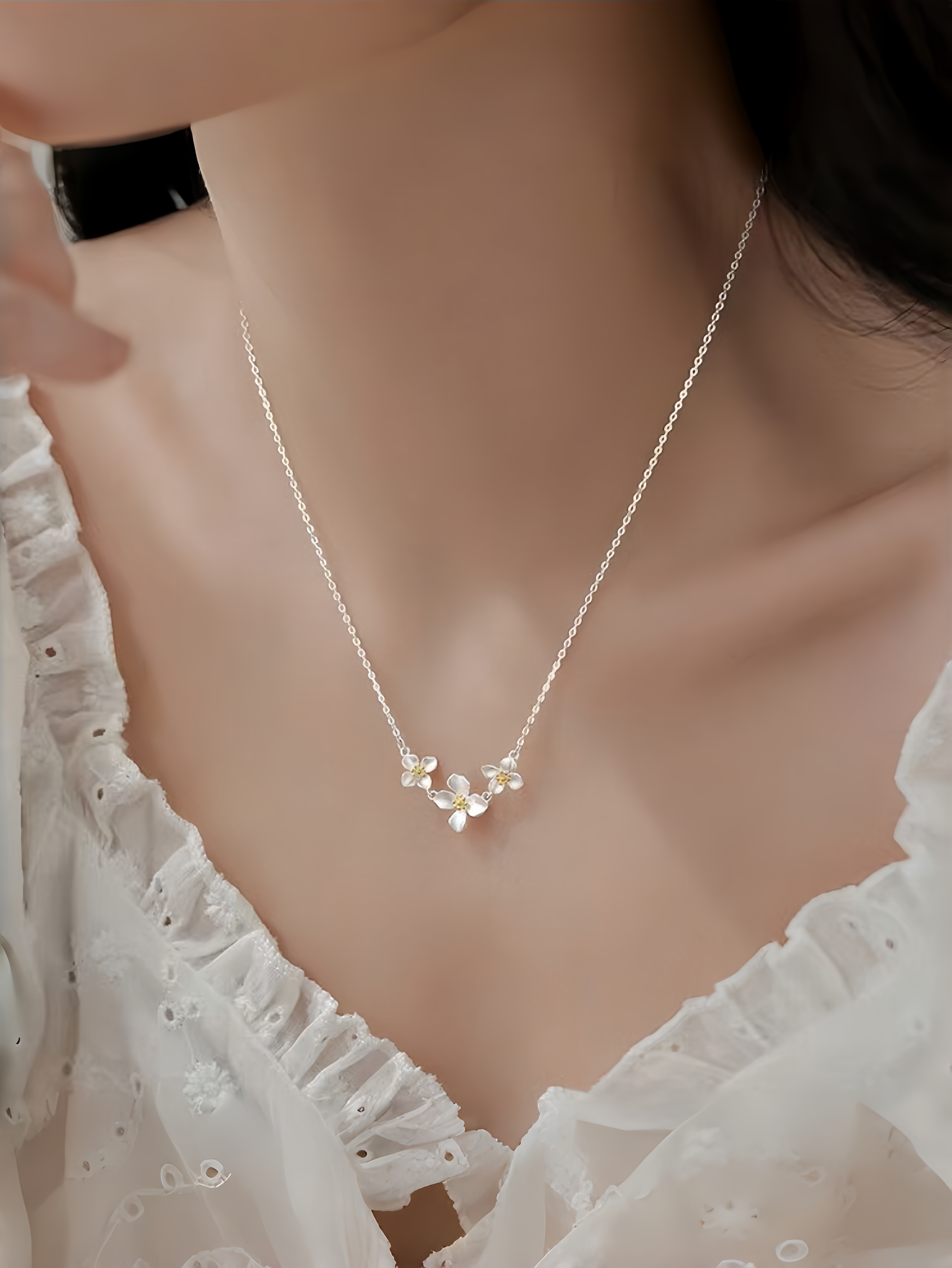 Silver Flower Pendant Necklace