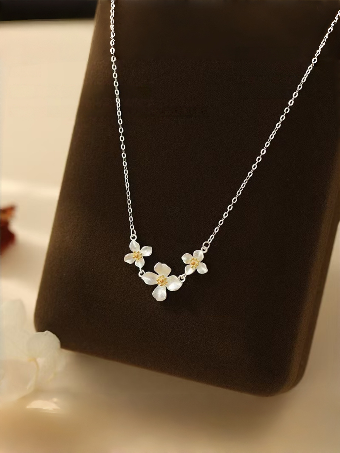 Silver Flower Pendant Necklace
