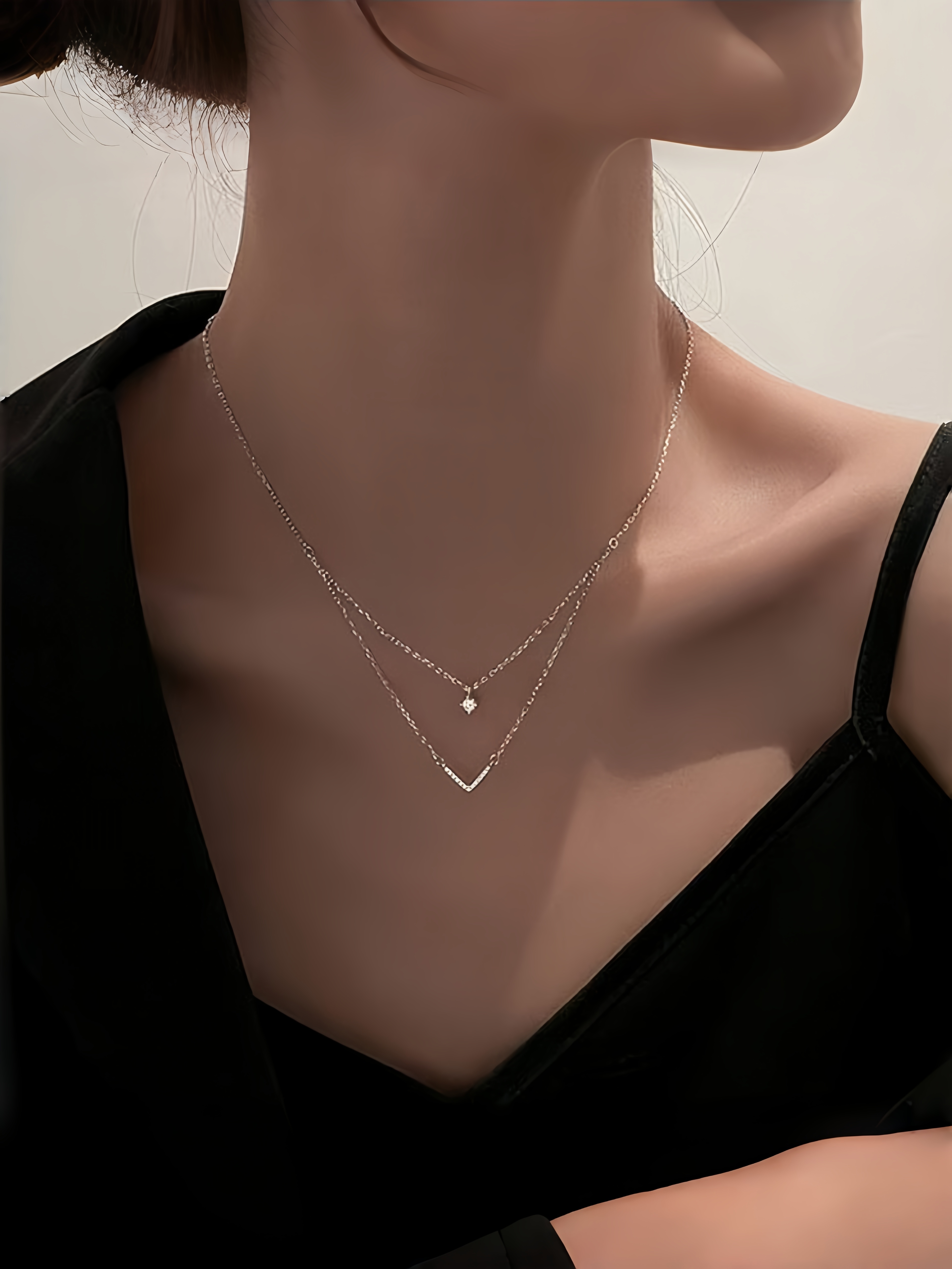 طقم سلاسل بطبقات أحجار كريمة فضي