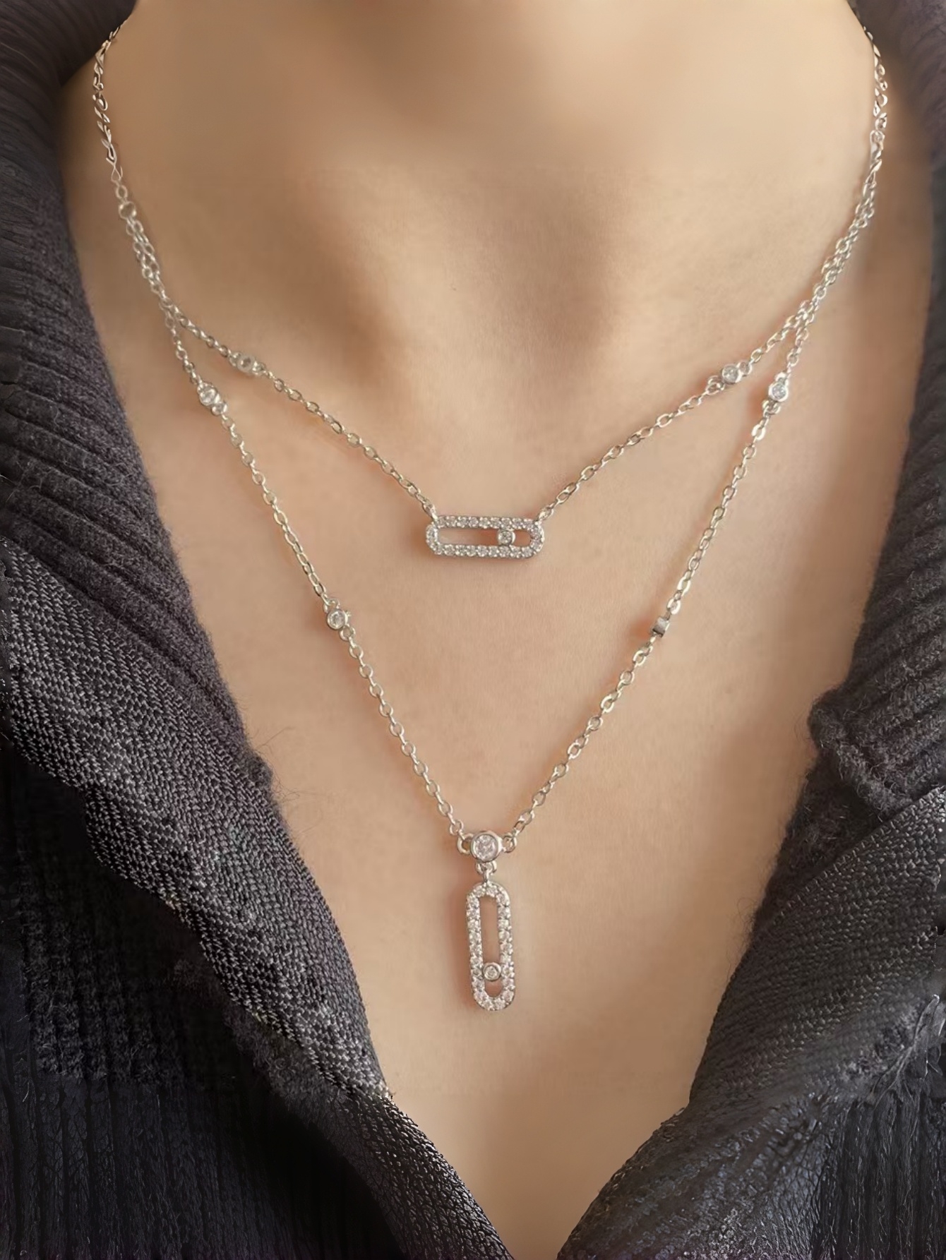 طقم من 2 سلاسل بطبقات مزينة بكريستال فضي