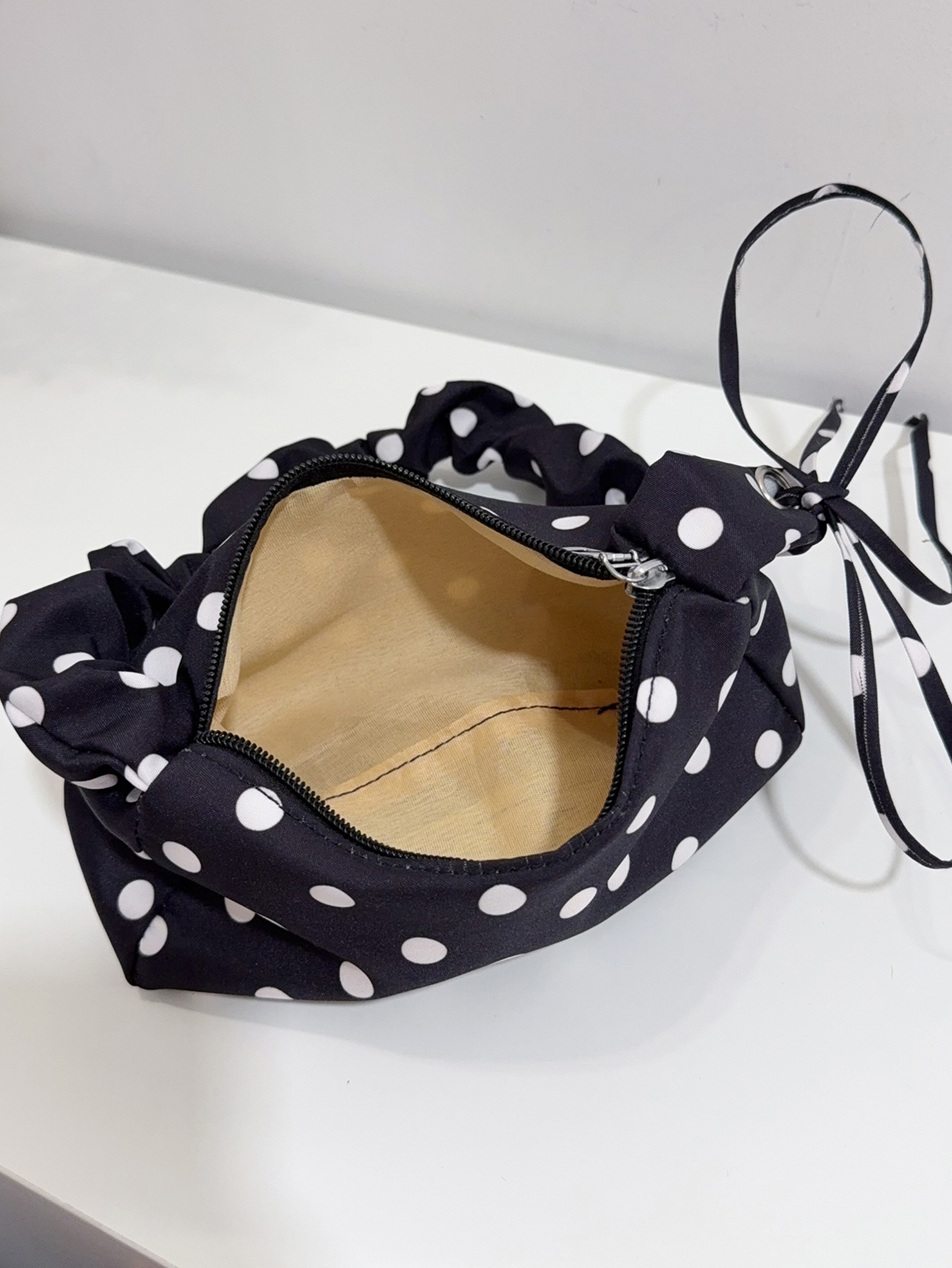 Black Shoulder Bag with Zip Closure