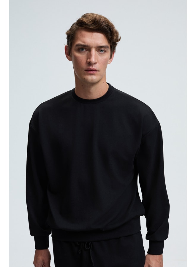 Black Solid Sweatshirt with Long Sleeves