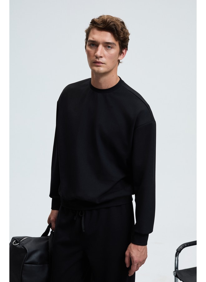 Black Solid Sweatshirt with Long Sleeves