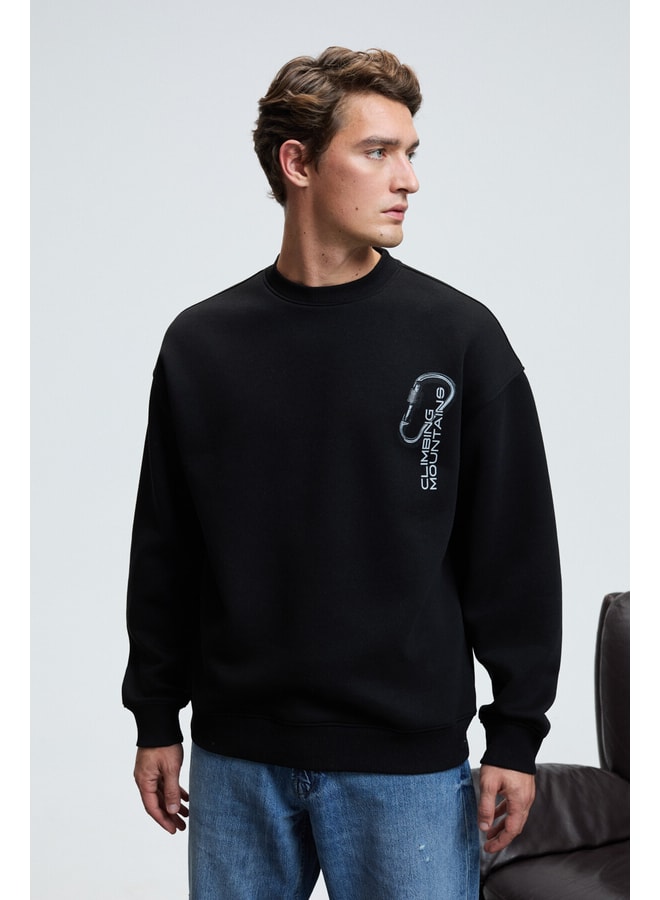 Black Graphic Sweatshirt with Long Sleeves