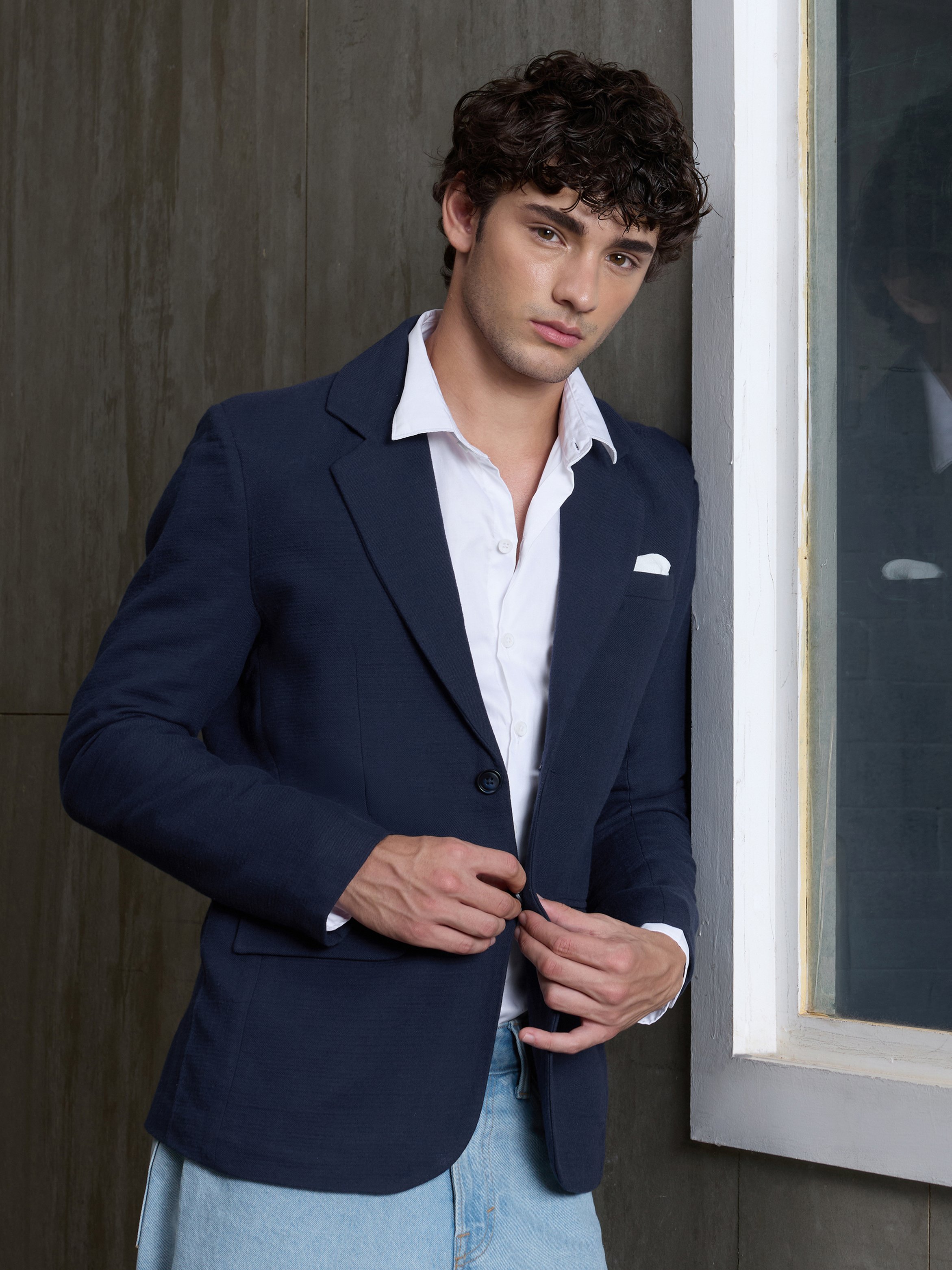 Navy Blue Solid Tailored Blazer with Long Sleeves