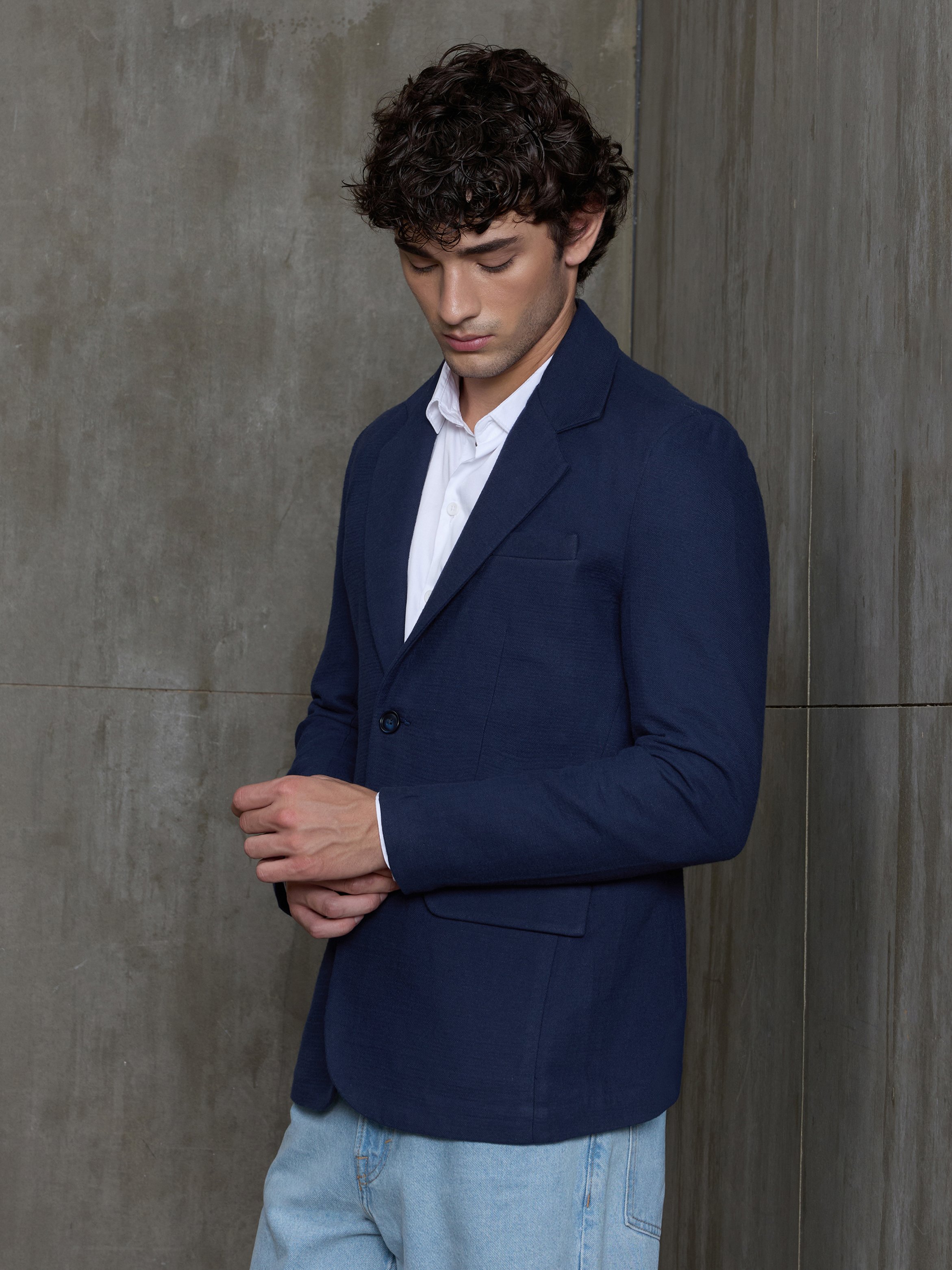 Navy Blue Solid Tailored Blazer with Long Sleeves
