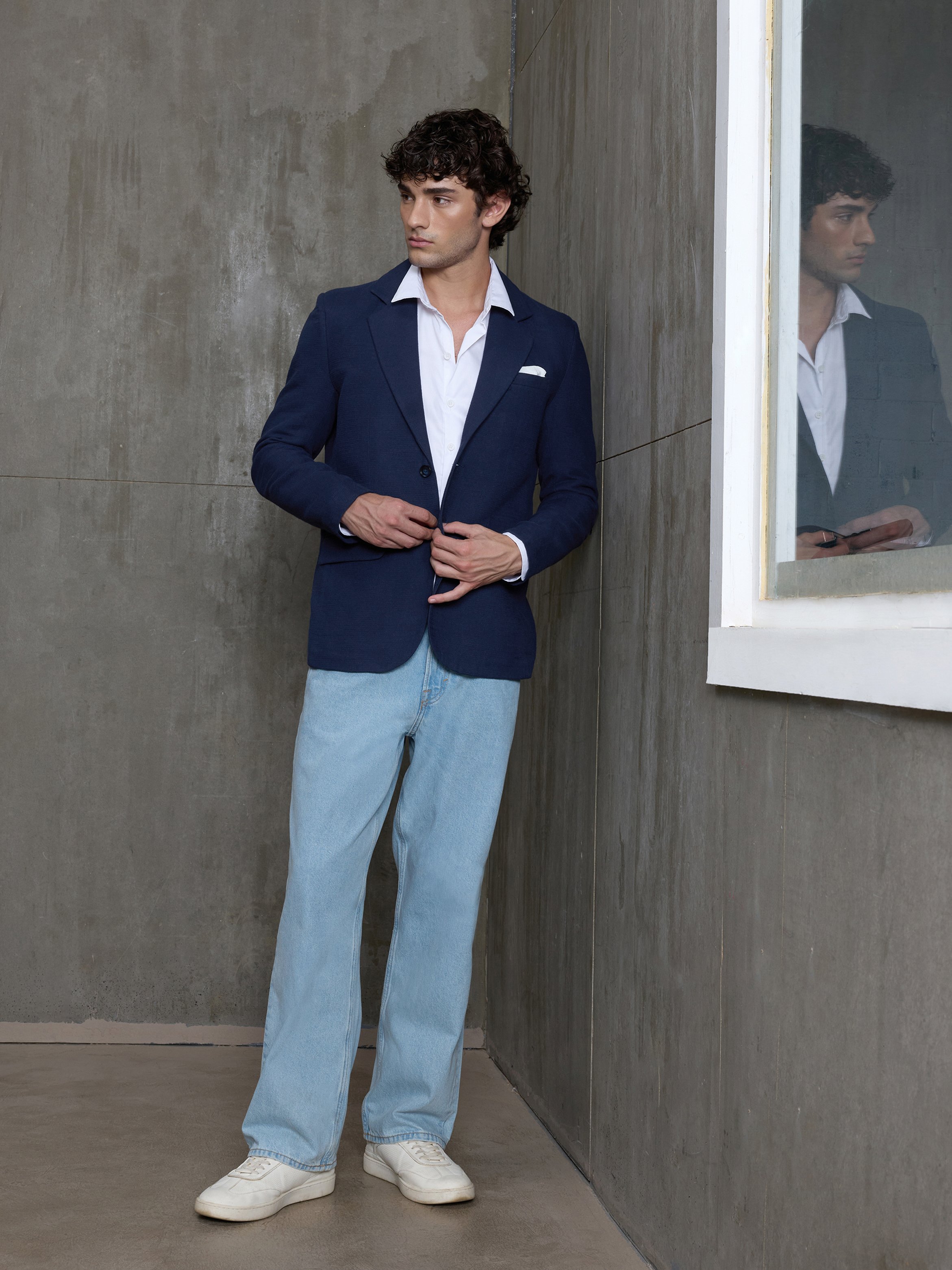 Navy Blue Solid Tailored Blazer with Long Sleeves