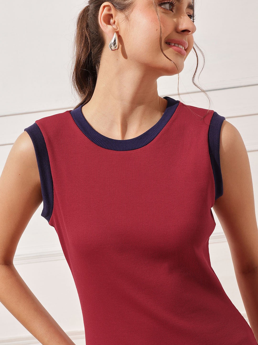 Red Solid Round Neck Sheath Knee length Dress