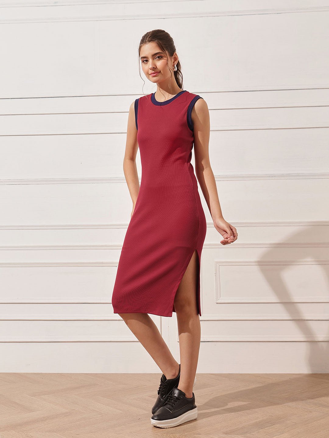 Red Solid Round Neck Sheath Knee length Dress