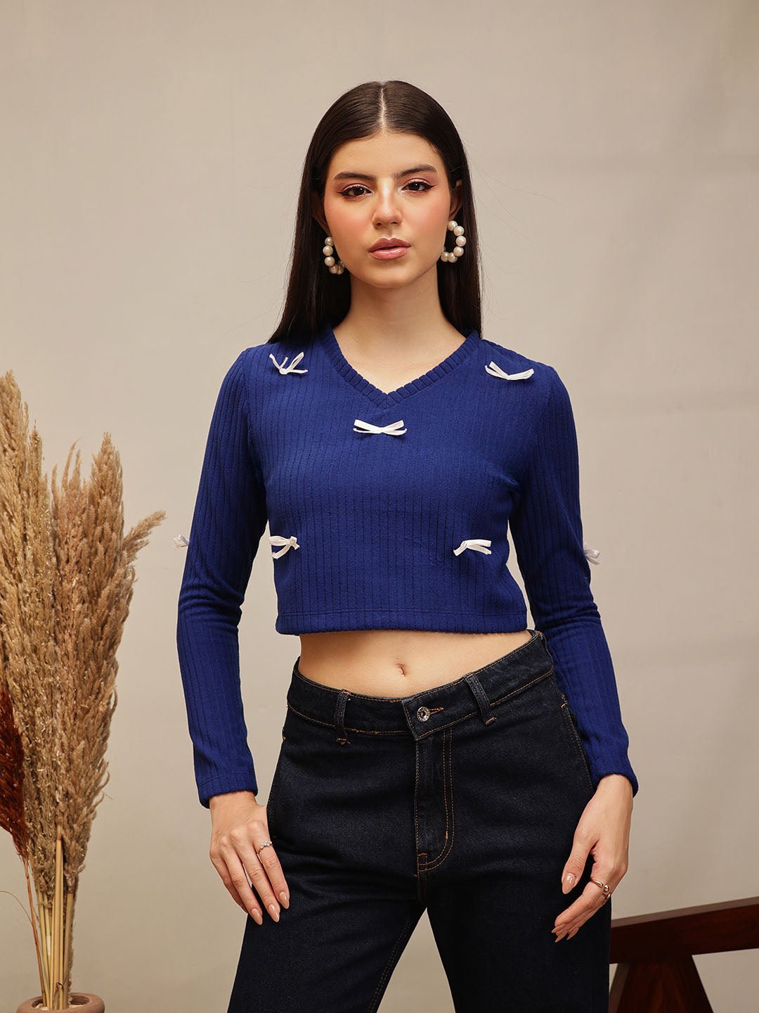 بلوزة سادة زرقاء