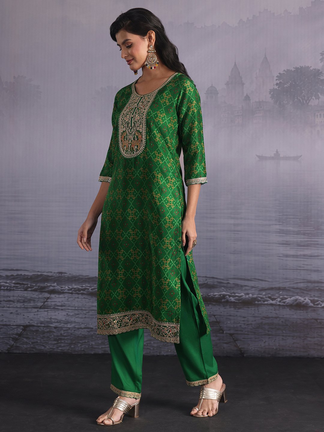 Emerald Green Patola Print Kurta Set with Dupatta and Straight Pants