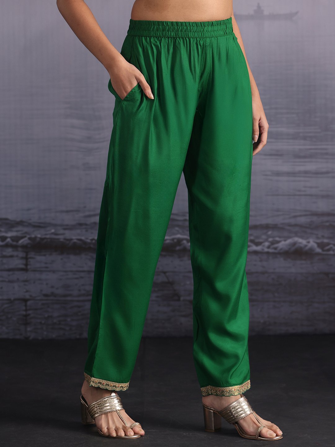 Emerald Green Patola Print Kurta Set with Dupatta and Straight Pants