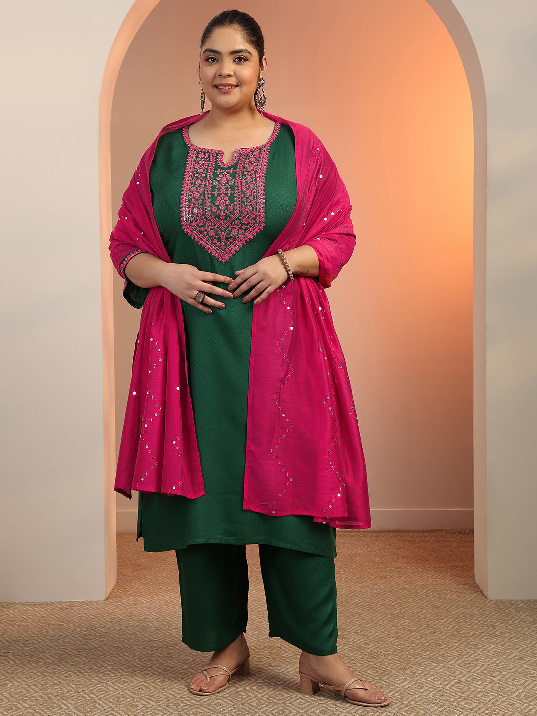 Plus Size Green Woven Kurta Set with Trousers and Pink Dupatta