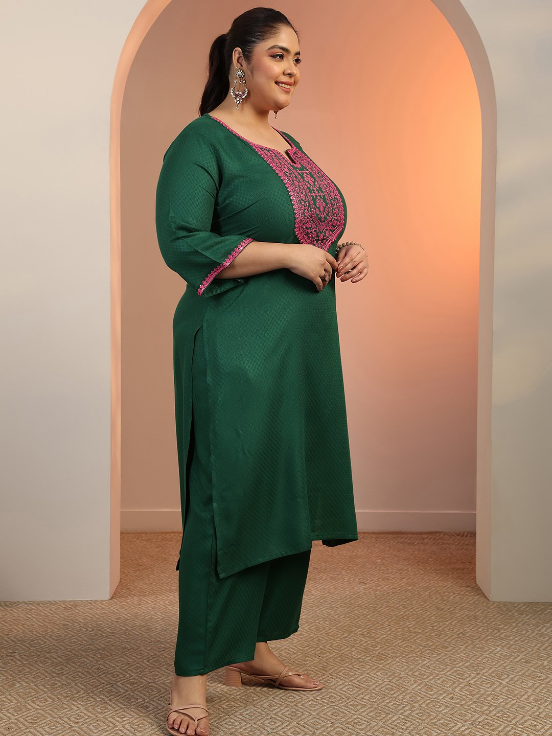 Plus Size Green Woven Kurta Set with Trousers and Pink Dupatta