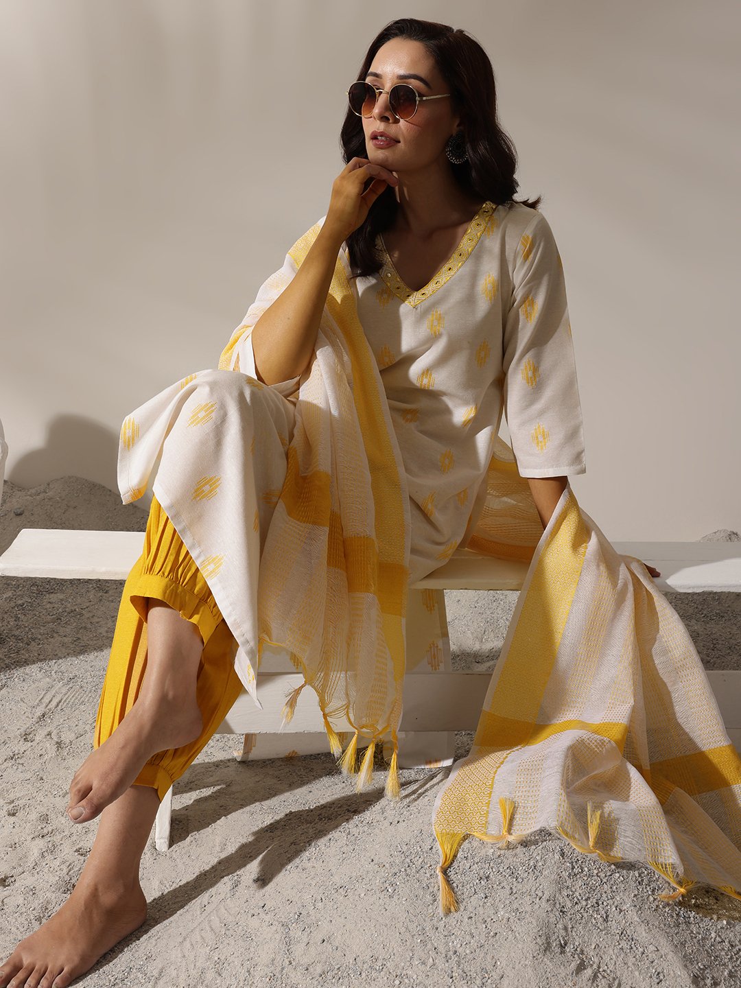 Off-White Woven Cotton Blend Kurta Set with Dupatta and Straight Pants