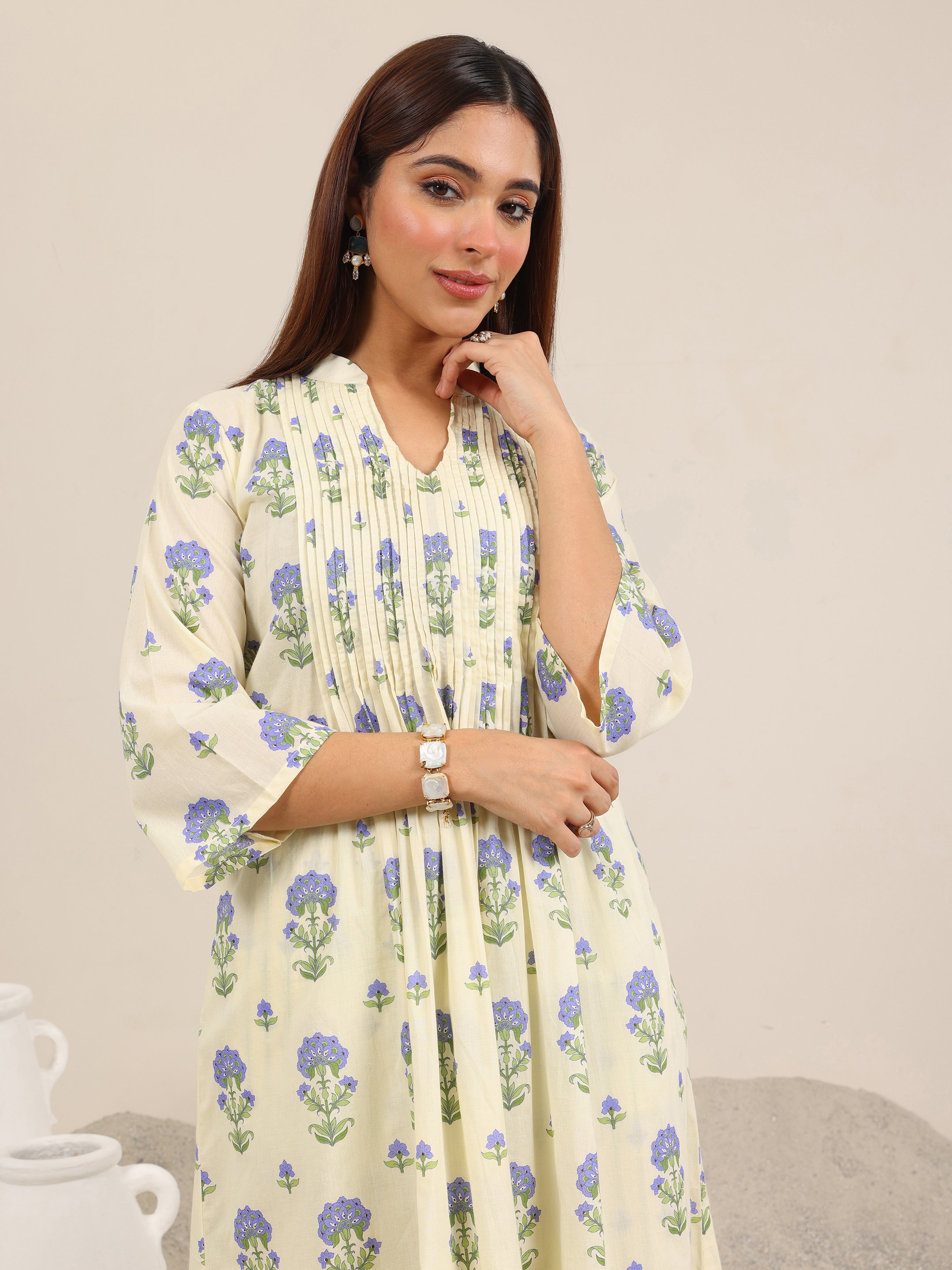 Floral Print Off-White A-Line Kurta Set with Straight Pants Collection