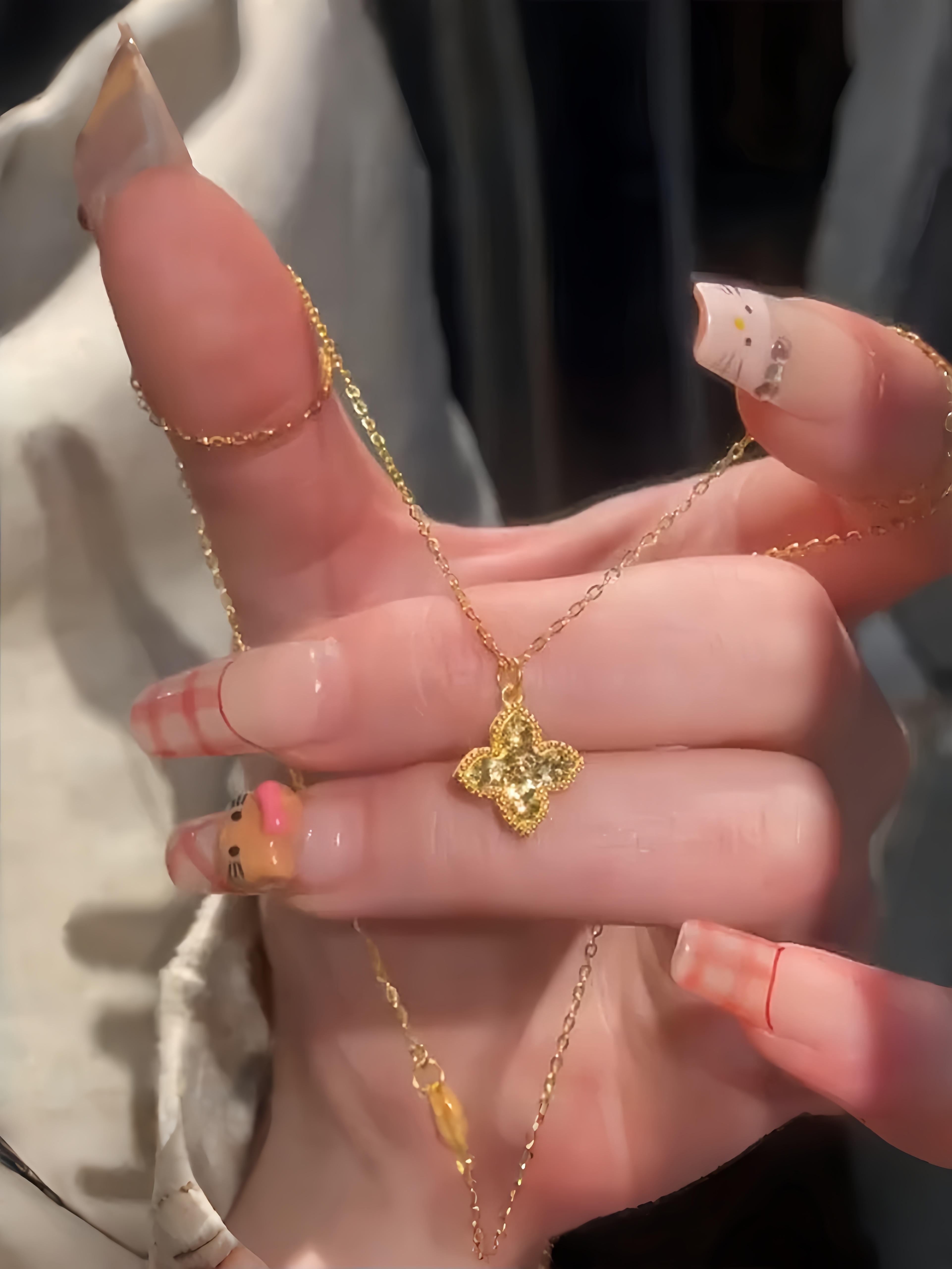 Gold Flower Pendant Necklace