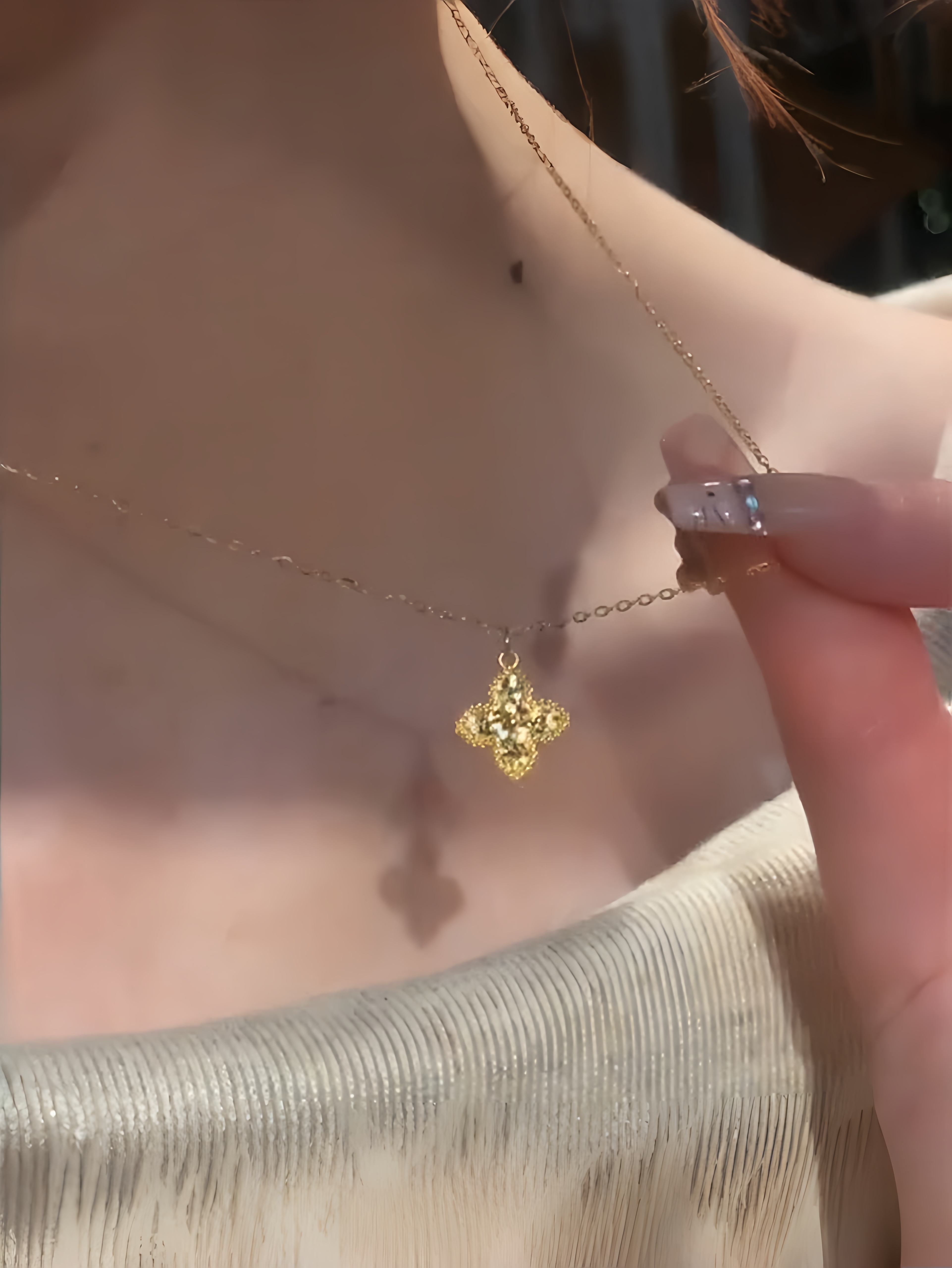 Gold Flower Pendant Necklace