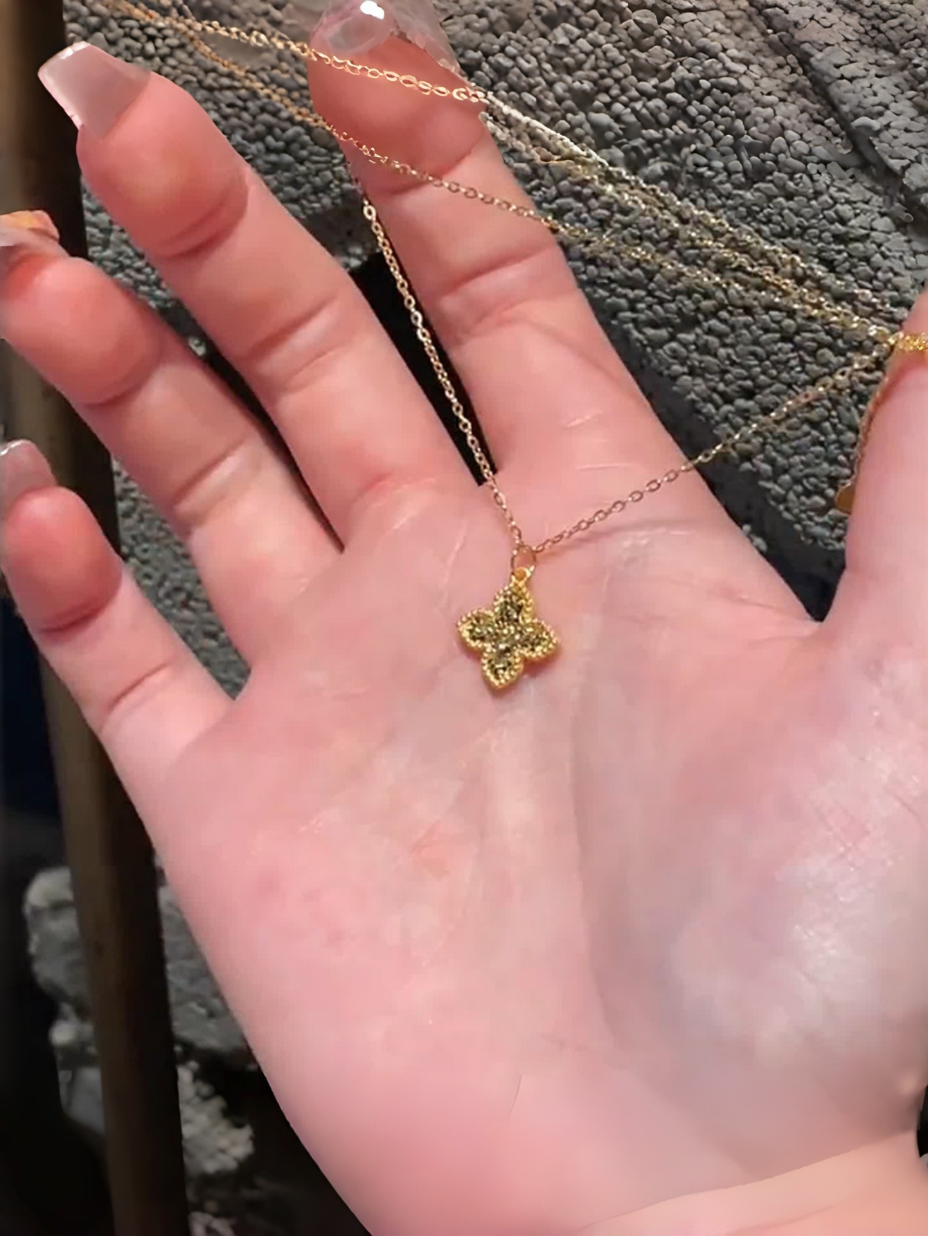 Gold Flower Pendant Necklace